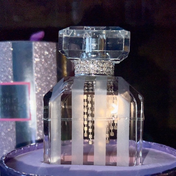 NWT Victoria's Secret Bombshell Diamonds EDP 1.7 oz w/Rhinestones & Round Box - Picture 4 of 6